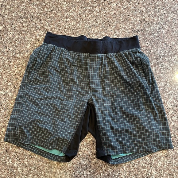 Mens Lululemon Athletic shorts w/bike shorts liner - large - Picture 1 of 3
